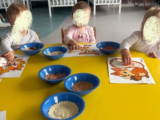 JESIENNE INSPIRACJE - SENSORYCZNE WYKLEJANKI I KOLOROWE WITRAŻE