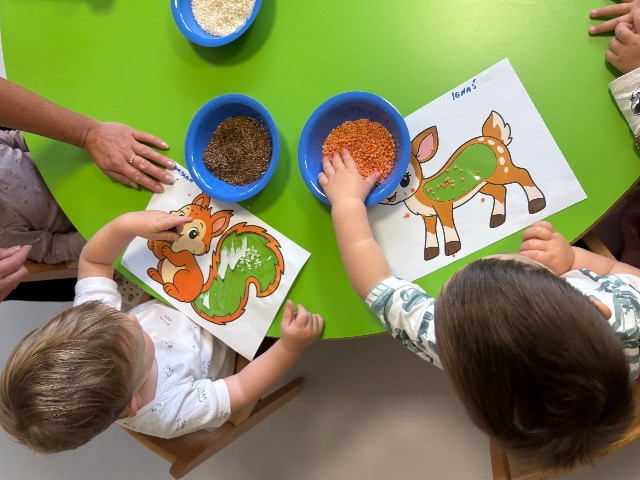 JESIENNE INSPIRACJE - SENSORYCZNE WYKLEJANKI I KOLOROWE WITRAŻE
