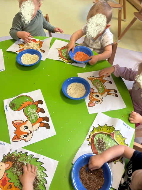 JESIENNE INSPIRACJE - SENSORYCZNE WYKLEJANKI I KOLOROWE WITRAŻE